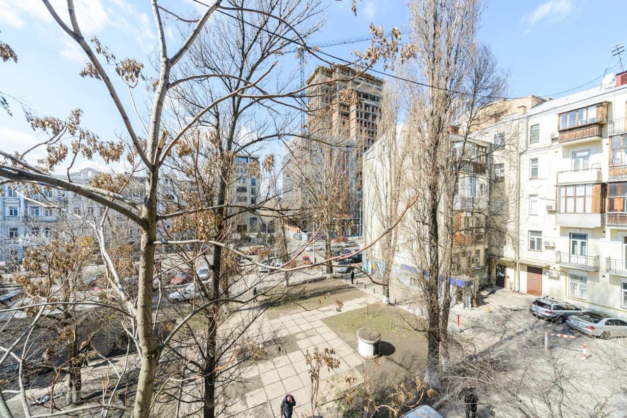 911 Apartments Antonovichа Kiev Esterno foto