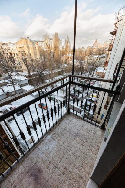 911 Apartments Antonovichа Kiev Esterno foto