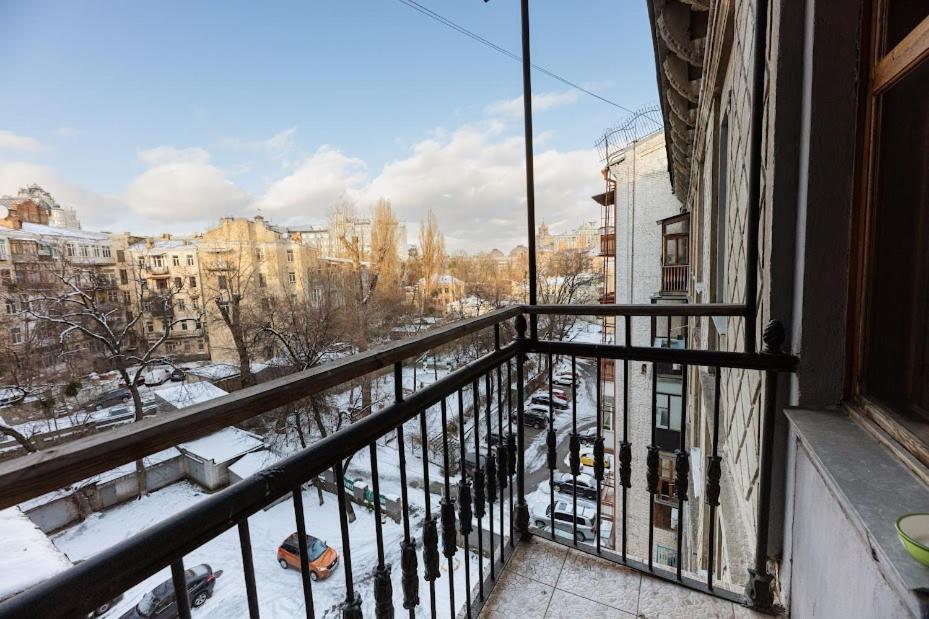 911 Apartments Antonovichа Kiev Esterno foto