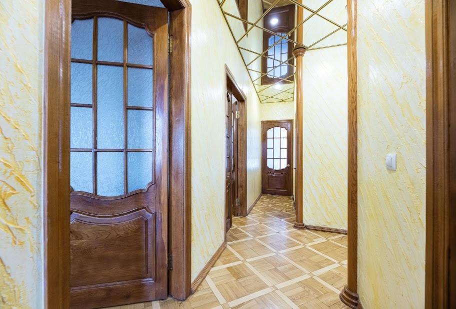 911 Apartments Antonovichа Kiev Esterno foto
