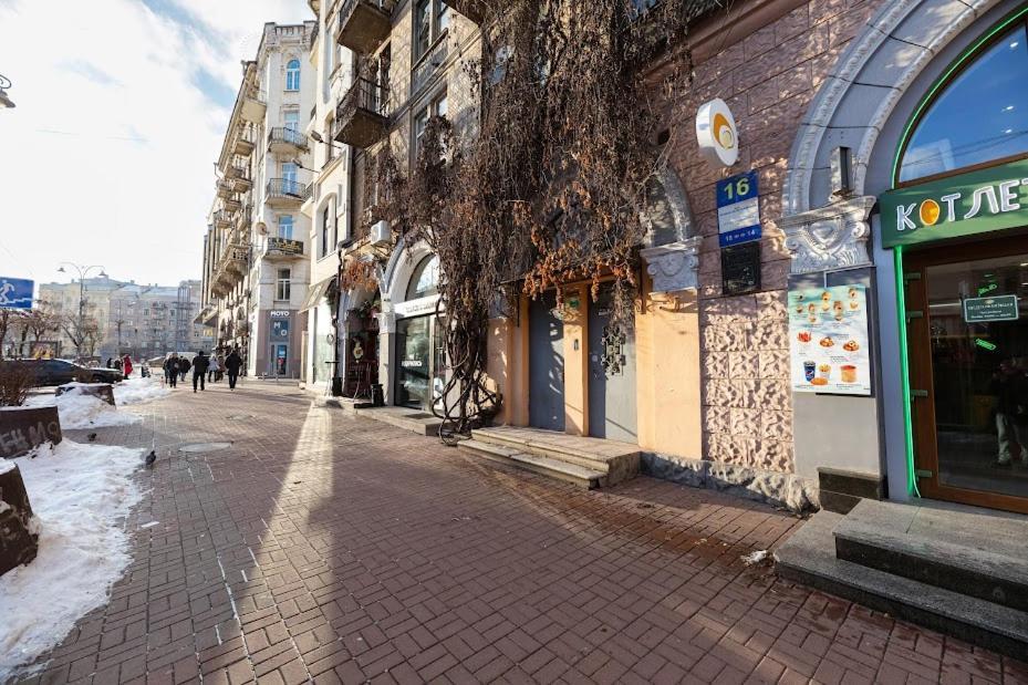 911 Apartments Antonovichа Kiev Esterno foto