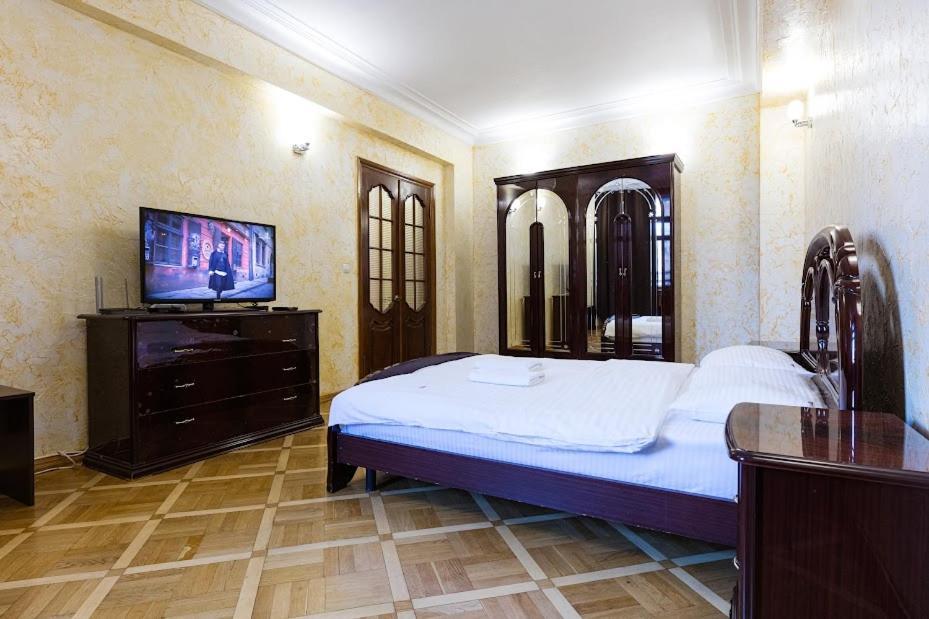 911 Apartments Antonovichа Kiev Esterno foto